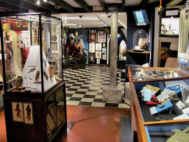 Original museum of witchcraft in Boscastle, Cornwall / Оригинальный музей колдовства в глафстве Корноулл
